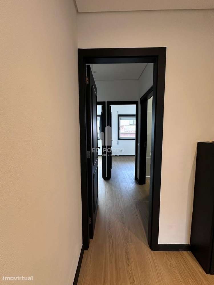 Apartamento T3 totalmente renovado no centro de Rio Tinto-12