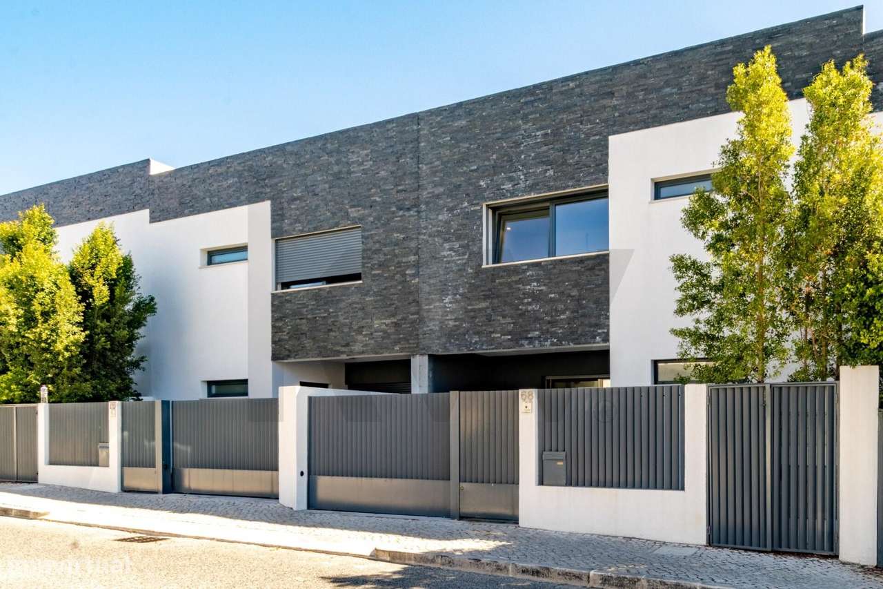 Moradia Contemporânea na Rebelva — Carcavelos: com Jardim e Estacionam-0