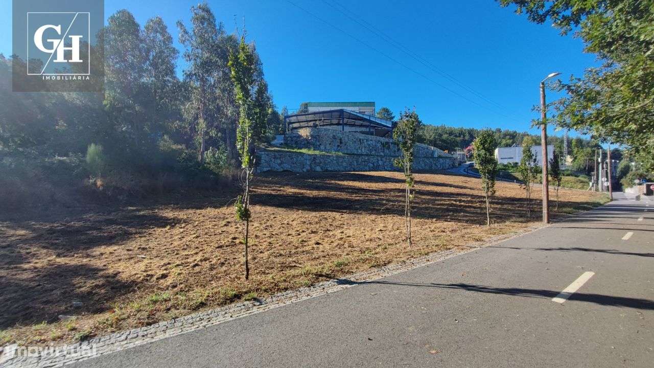 Terreno em Outiz – Possibilidade de construção para 3 moradias-20
