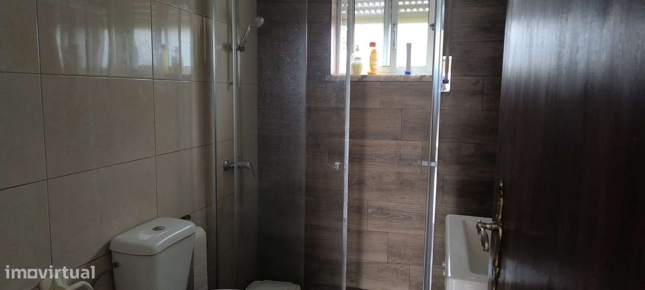 Arrendo moradia T2 com jardim e quintal, em Santo António da Charneca - Grande imagem: 5/13