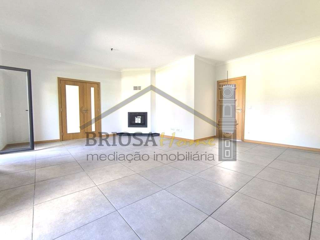 Moradia T3 em Vila Nova de Poiares-24