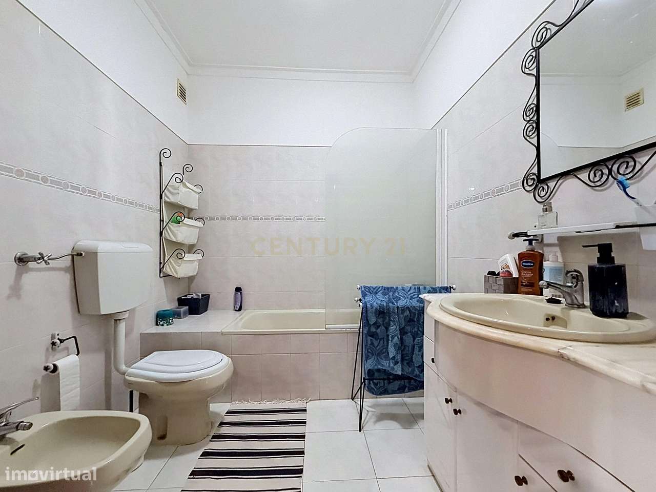 Apartamento T2 em em Paio Pires com excelentes áreas, perto de todas a-13