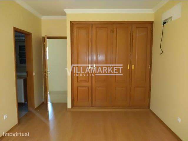 Moradia V3 da banca situada na Urbanização Quinta Vale Verde em Benave-12