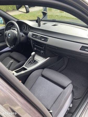 BMW Seria 3 325d DPF Touring - 8