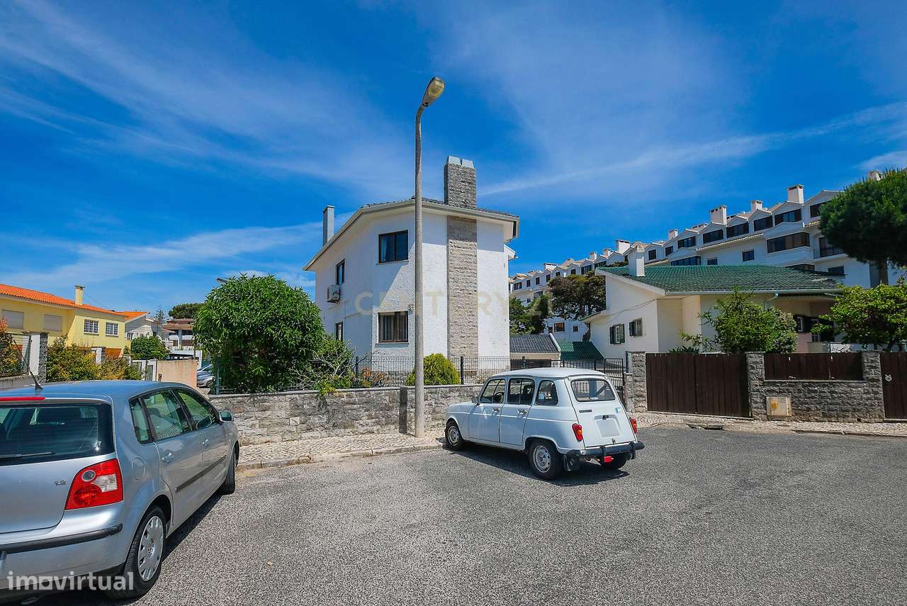 Moradia T5 em Carcavelos — Espaço, Conforto e Localização Privilegiada-46