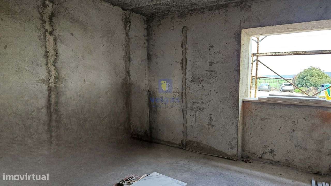 Moradia em Construção com Piscina e Espaço Exterior - Grande imagem: 4/15