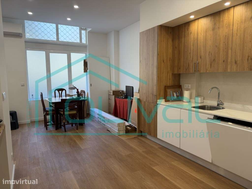 Loja destinada a comercio transformada habitação tipologia T3-11