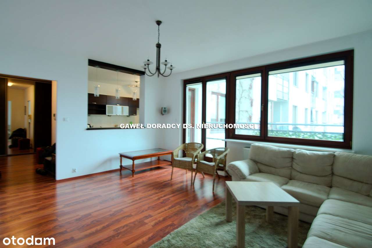 Nowoczesny budynek na Mokotowie.-1