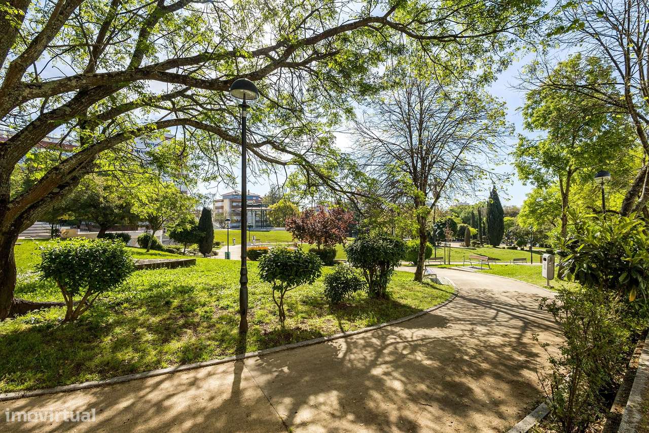 T2 a Estrear junto ao parque central da Amadora | Design moderno-13