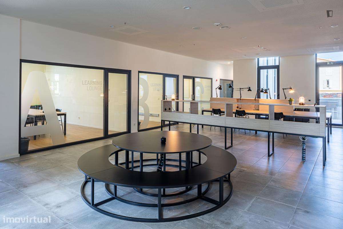 Residência com 86 quartos - localizado em Paranhos Porto - Grande imagem: 2/9