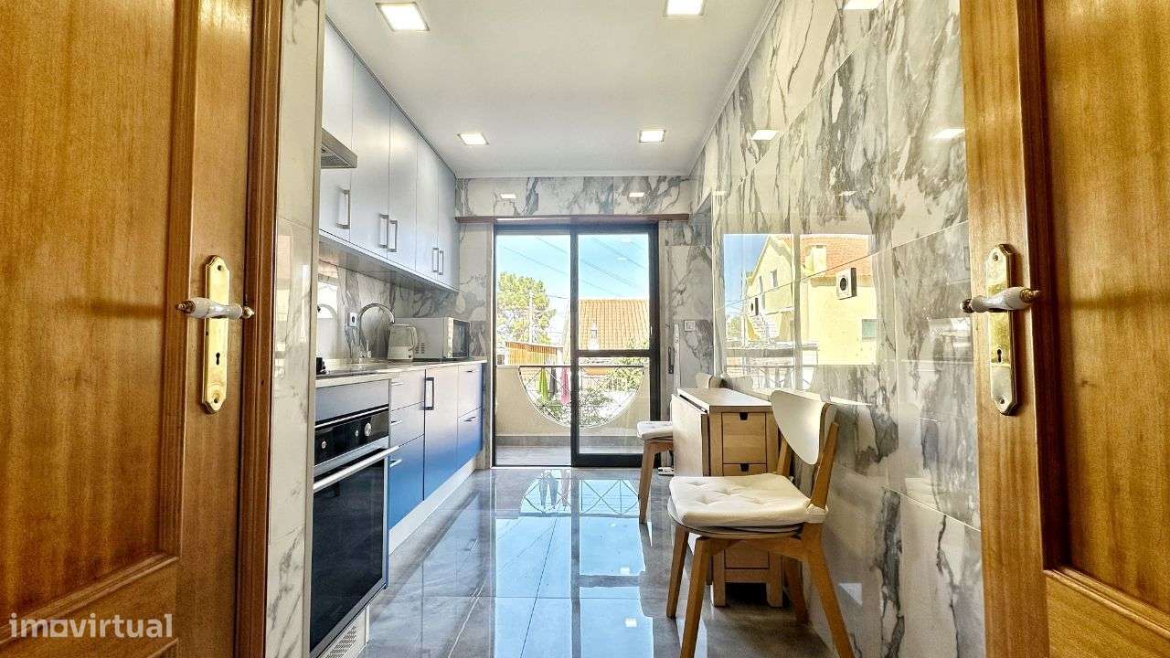 Apartamento T2, 1ºandar sem elevador localizado na quinta do conde - Grande imagem: 5/28