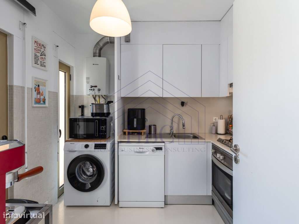 Vende-se Apartamento T1 no centro de Lisboa com arrecadação e garagem-10