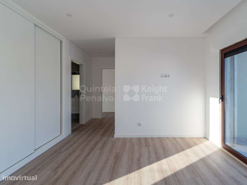 Moradia T4 com jardim, piscina e garagem em Birre-16