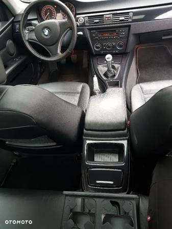 BMW Seria 3 320i - 17