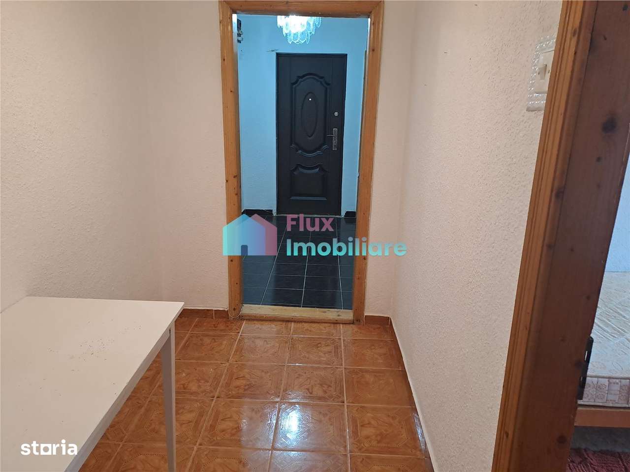 Apartament cu 3 camere etaj 2 Obcini zona Dany Gry - Imagine principală: 2/12