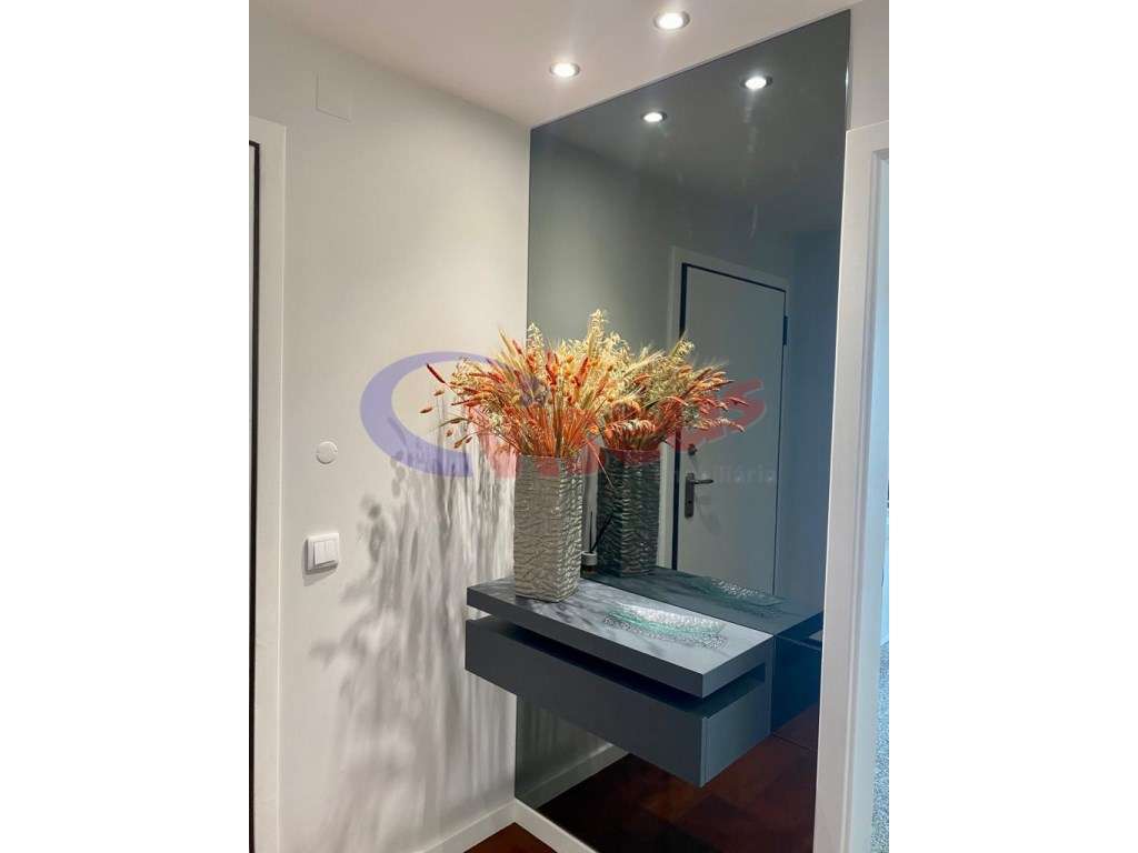 Apartamento T2 Penthouse Mobilado-35
