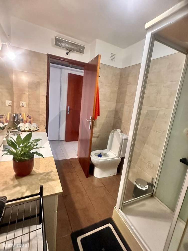 T4 no Último Piso com Terraço de 100m2 e Vista Panorâmica Deslumbrante-39