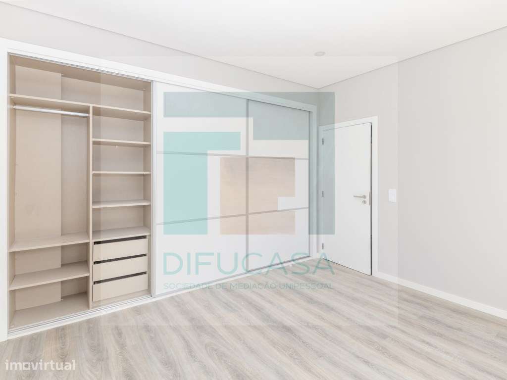 Moradia Isolada T4 Duplex com Piscina e Garagem-19