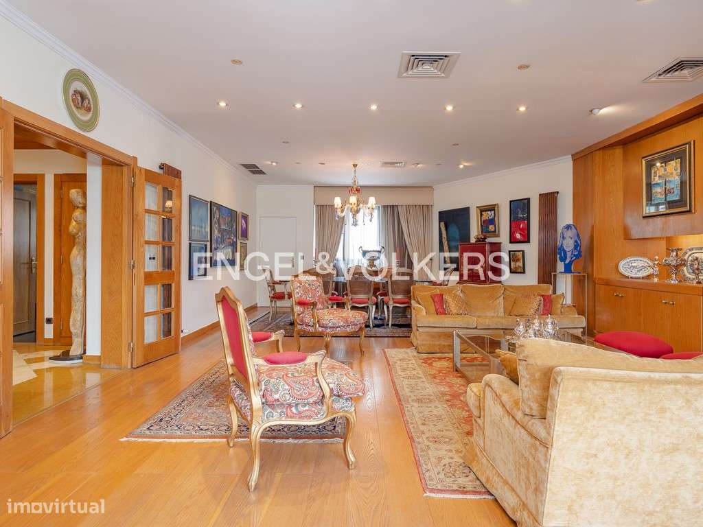 Apartamento com 7 assoalhadas em Entrecampos - Grande imagem: 2/42