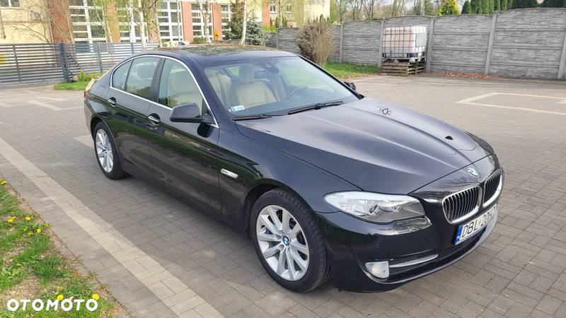 BMW Seria 5 525d Luxury Line - 13