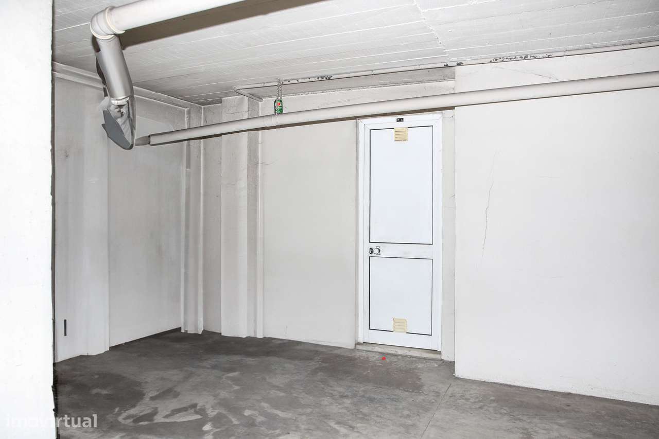 Fantástico Apartamento T3 com terraço e 2 lugares de garagem-29