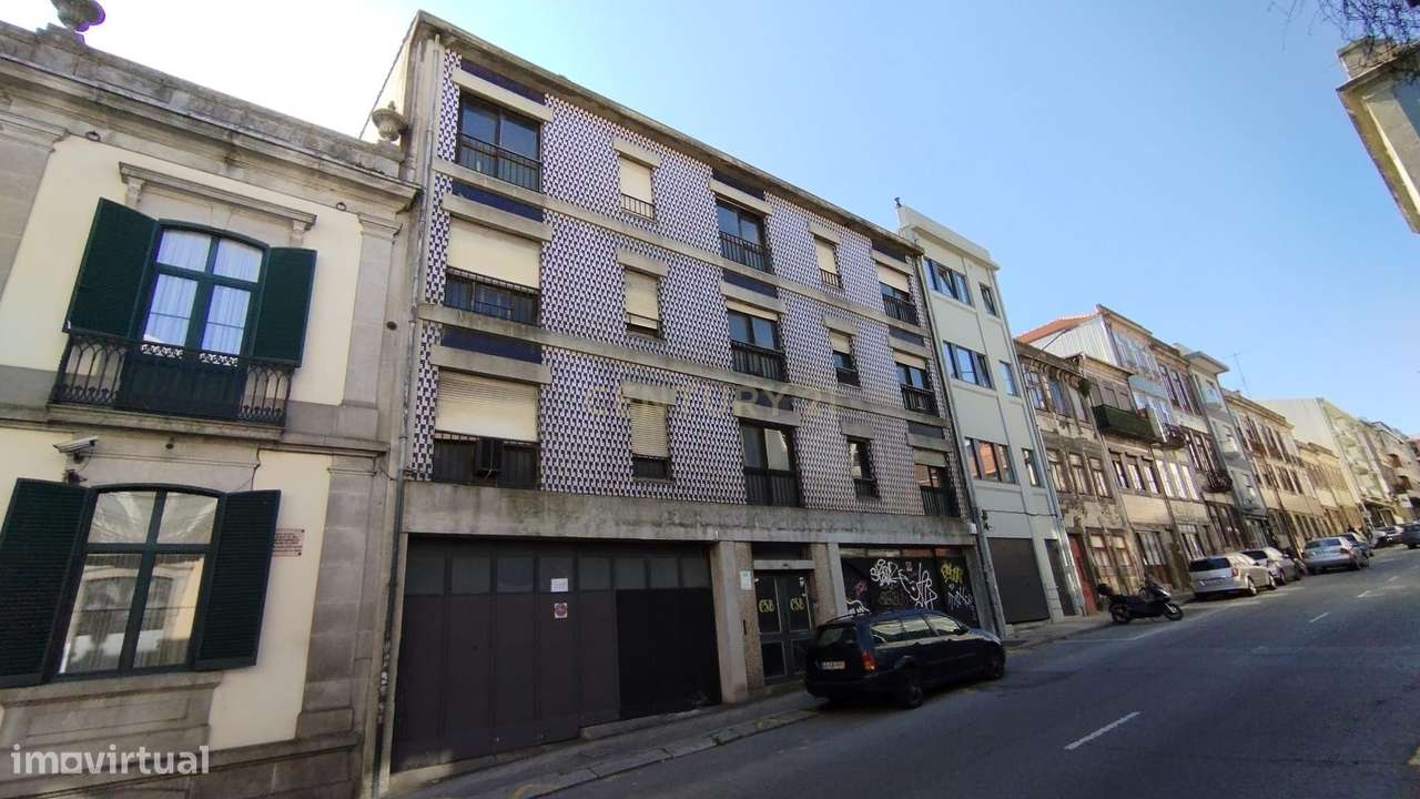 Prédio para remodelação total na Rua D. João IV - Porto-3