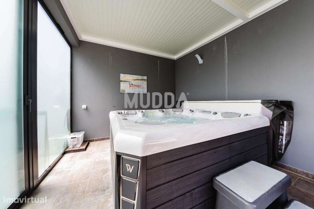 Moradia T3 Premium com Piscina, Jacuzzi e Design Contemporâneo na Foz-45