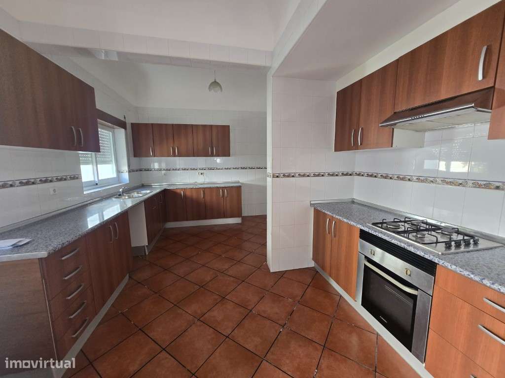 Moradia T4 com Quintal no Centro da Vila de Redondo - Grande imagem: 4/19