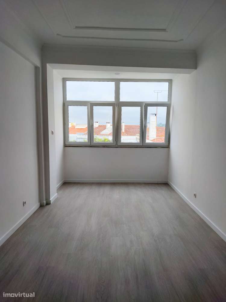T2 Centro Queijas, Totalmente Remodelado, Junto aos CTT e P. Doce-7