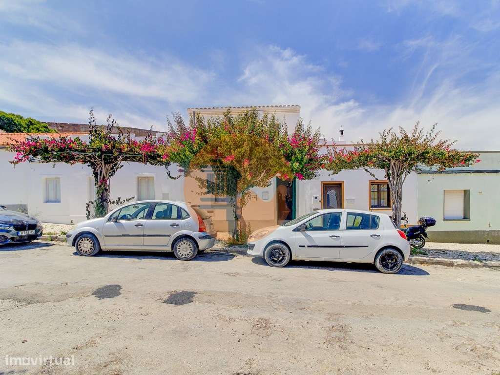 Moradia T3+2 com Jardim, Garagem e Vista Castelo no Centro de Castr...-5