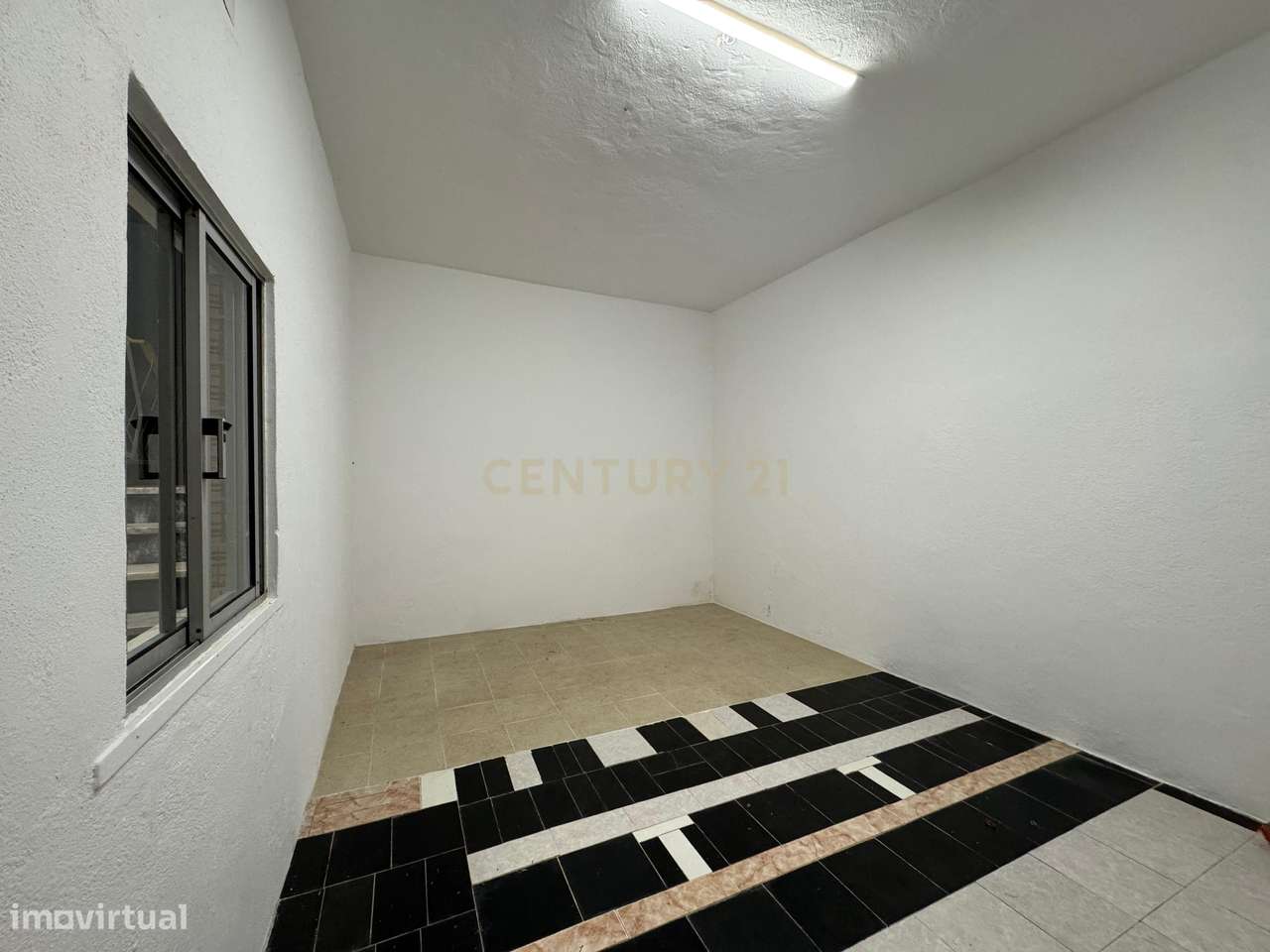 Anexo para arrumos ou armazém em São João da Talha. - Grande imagem: 5/7