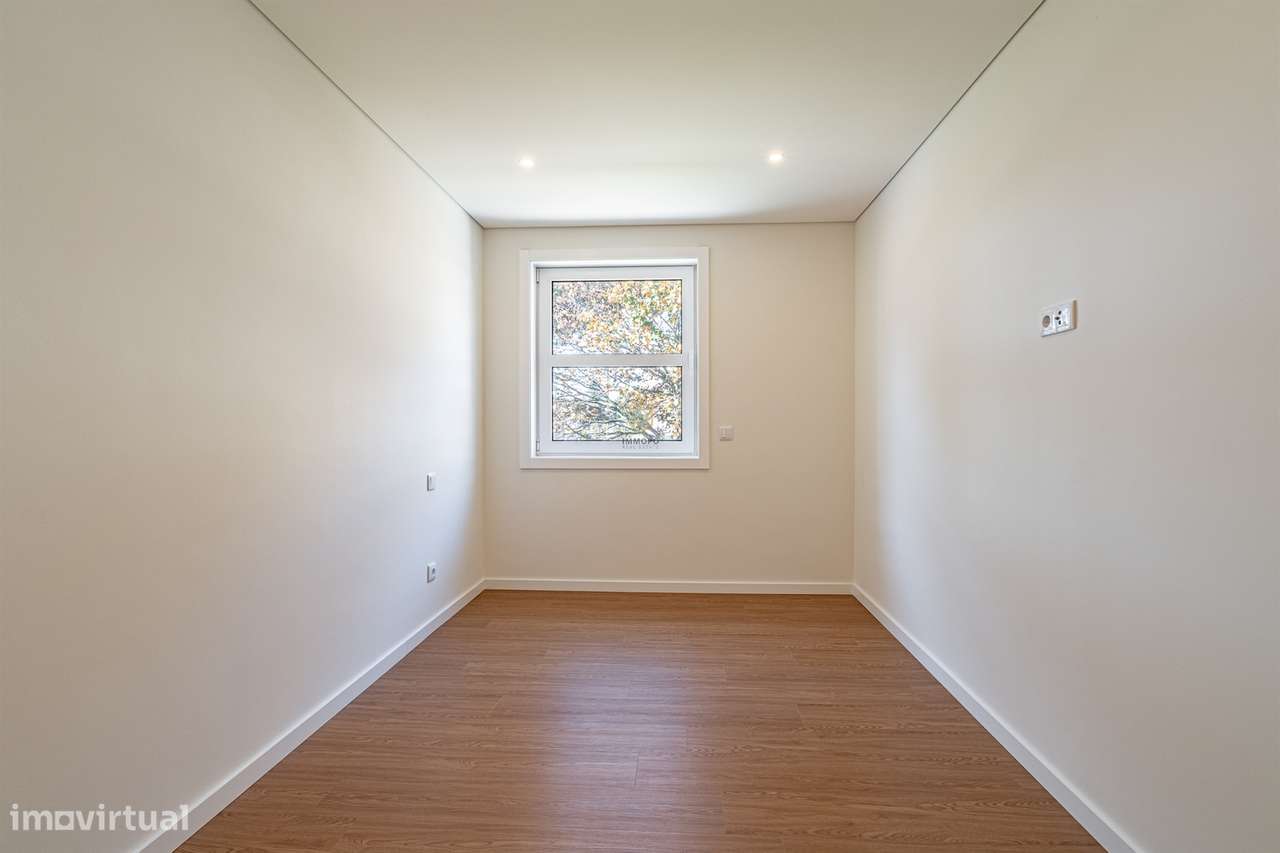 Apartamento T4 totalmente remodelado na Avenida da Boavista, Porto.-14