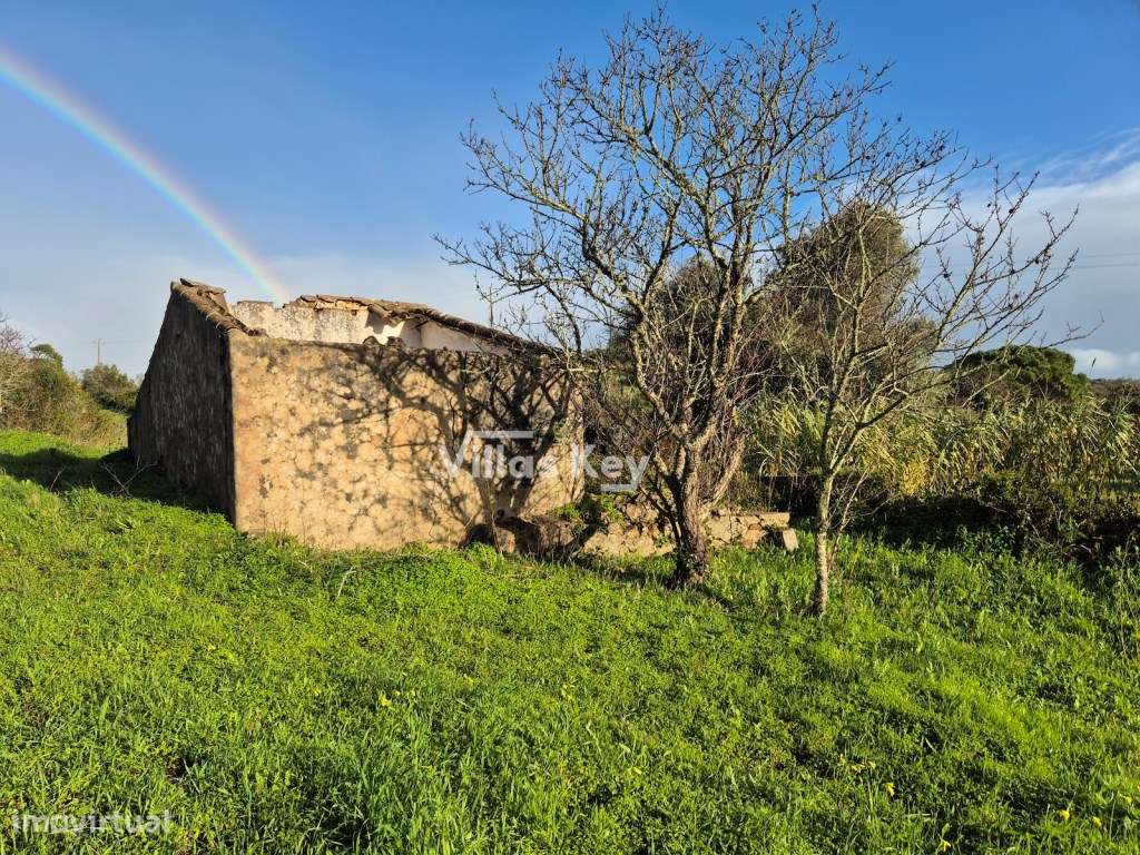 Terreno misto com Ruina perto da praia da Boca do Rio - Grande imagem: 2/16