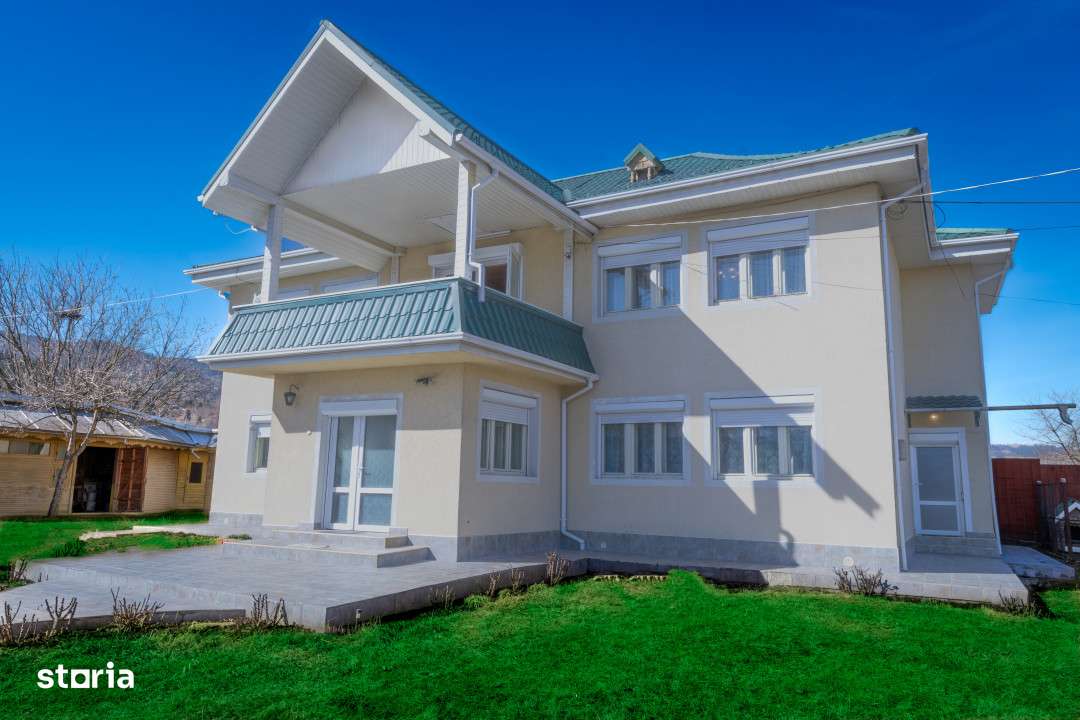 Casa cu etaj in Agas, eleganta clasica si mobila sculptata manual in l - Imagine principală: 2/16