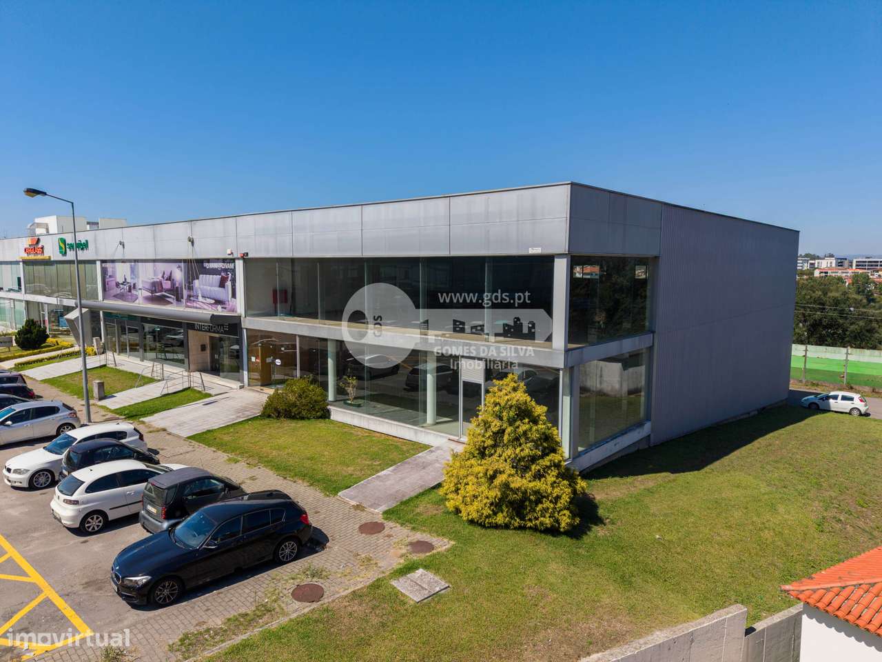Pavilhão Comercial c/ área bruta de 1782m2 em Ferreiros-13