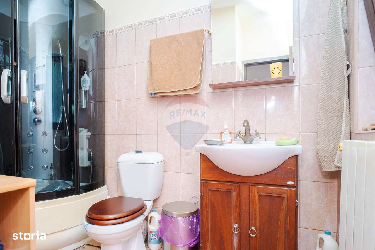 Casă cu Piscină de Vânzare, 500mp Teren, Str. Victoriei-Valea Lupului-7