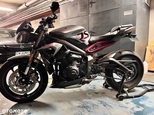 Triumph Street Triple - 9