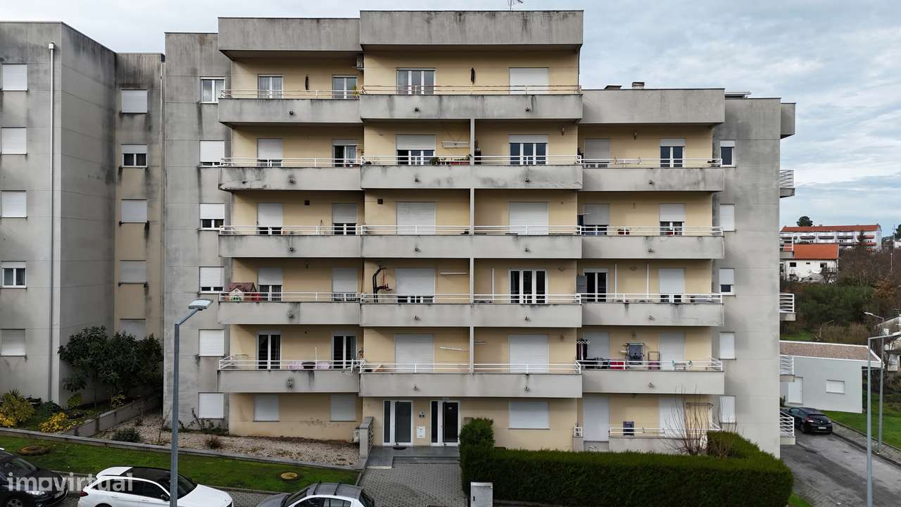 Apartamento T3 - Av. Restauradores do Concelho - Tarouca-0