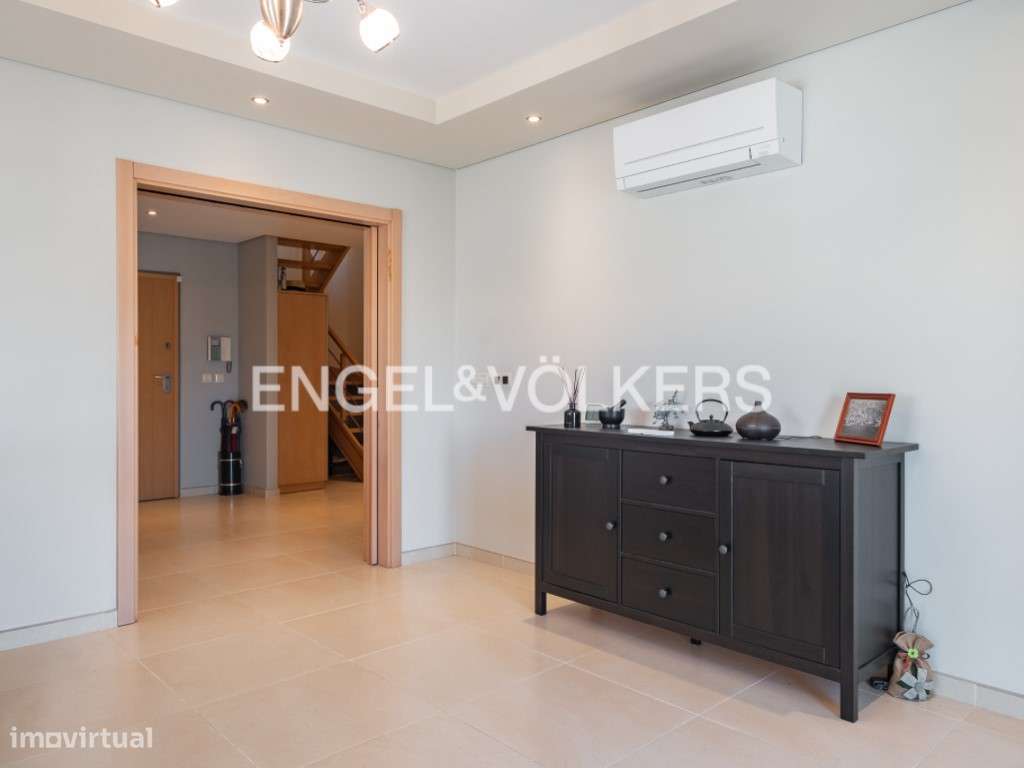 Exclusivo Duplex T2+1 com Terraço Privativo e Vista Panorâmica-3