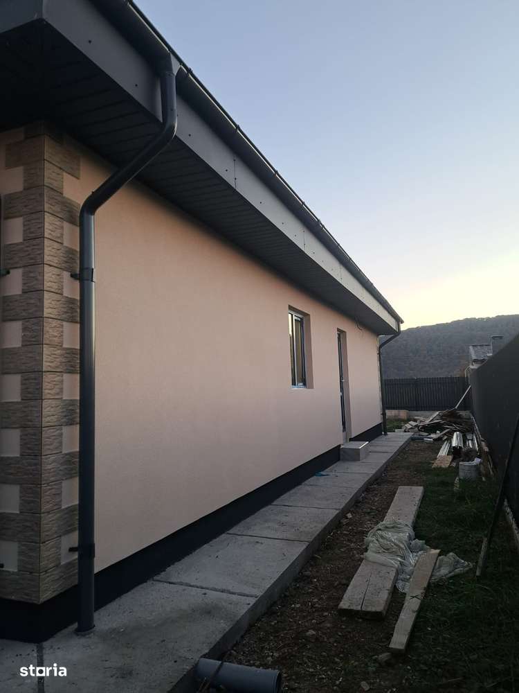 Casă independentă cu 3 camere/living /baie / și teren de 600mp-2