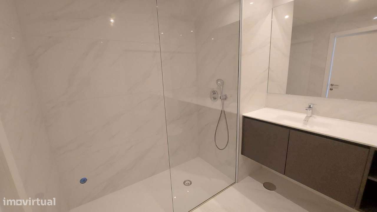 T0 Novo / prédio com lugar de garagem e piscina - Grande imagem: 5/18