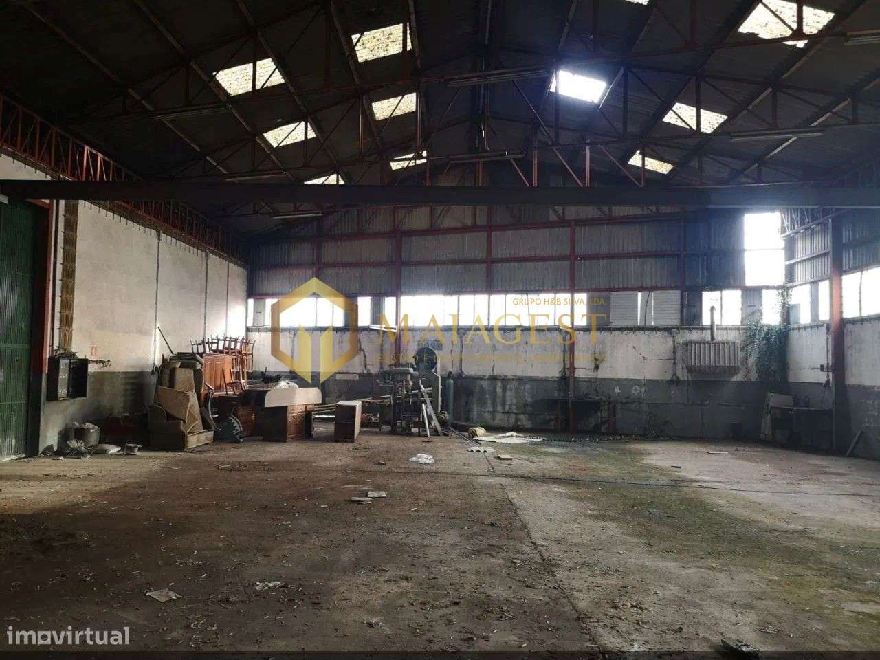 Armazém com 1100 m² para reabilitar em excelente localização - Grande imagem: 4/12