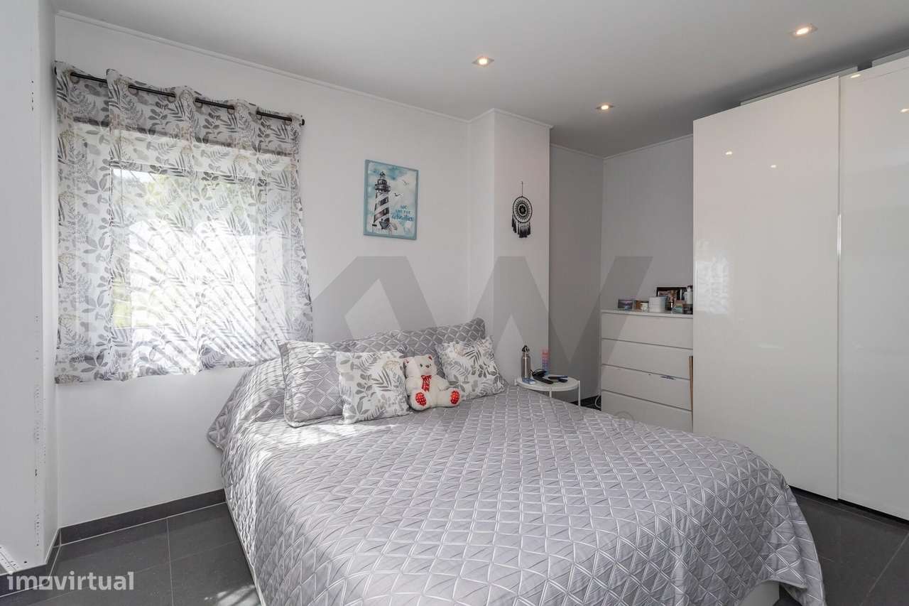 Exclusivo Duplex T3 Remodelado com Garagem Box Independentemente na Ri-26