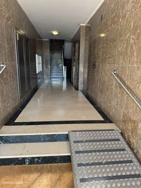 Apartamento T5 na Rua do Campo Alegre-4