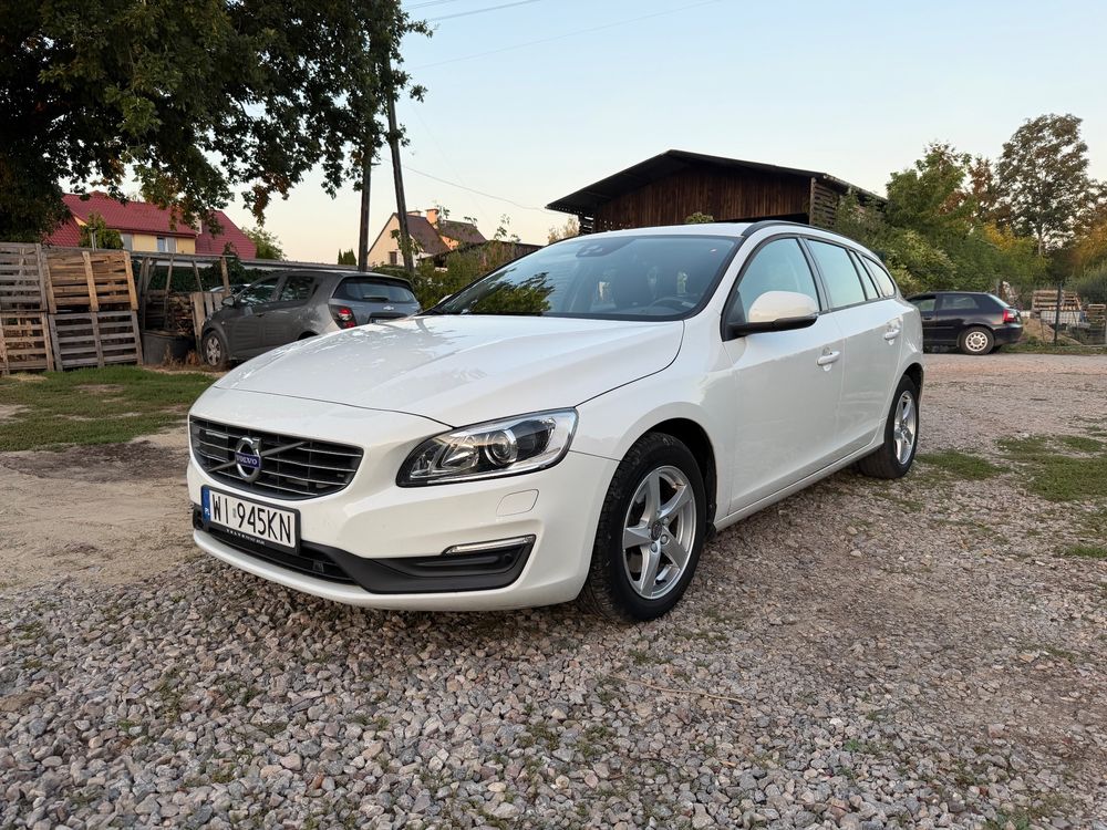 Volvo V60 I (2011-2018) T3 Drive-E Dynamic Edition (Momentum) 2017
