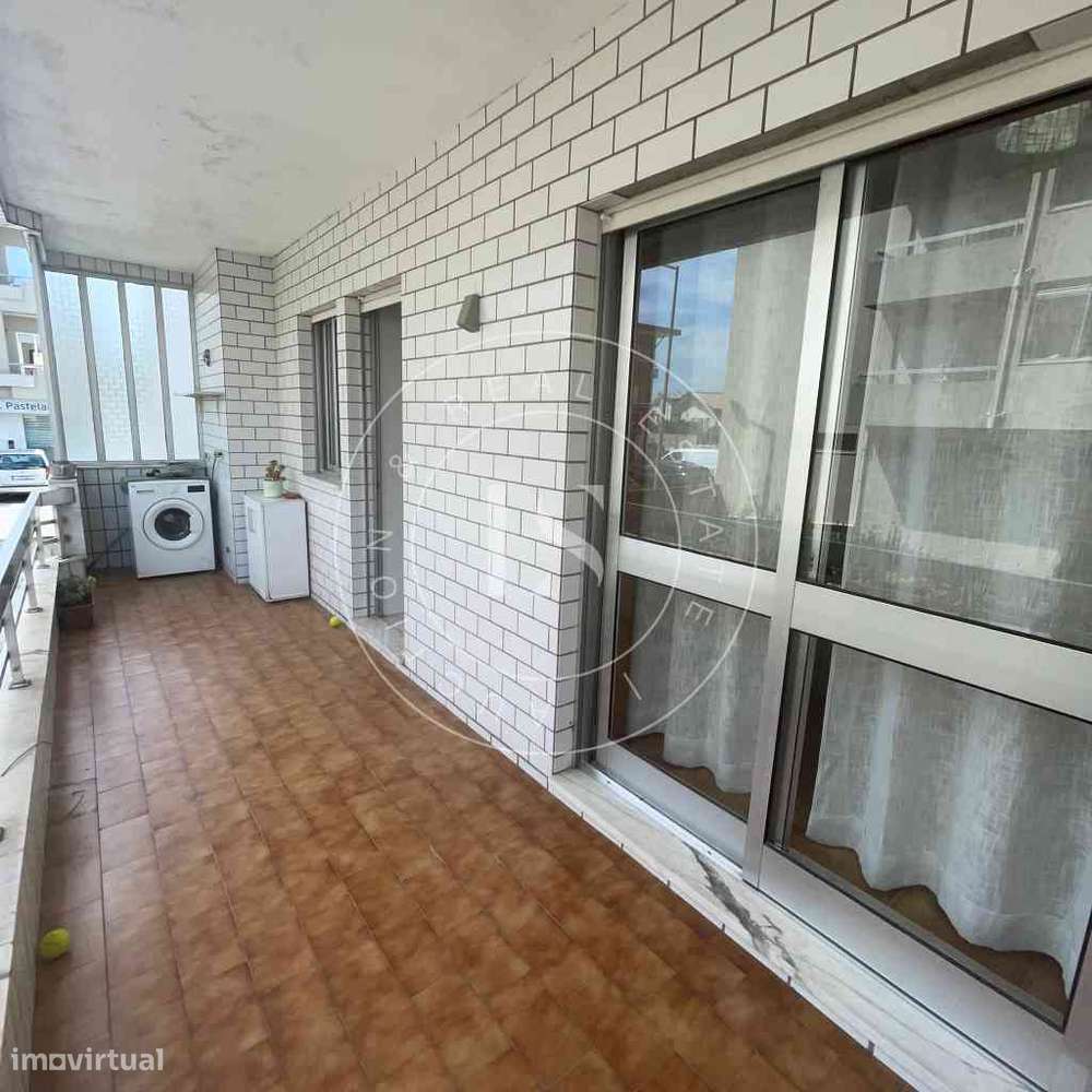 Apartamento T2 com Garagem e Arrumos | Urb. dos Altos | Cidade da Maia-11