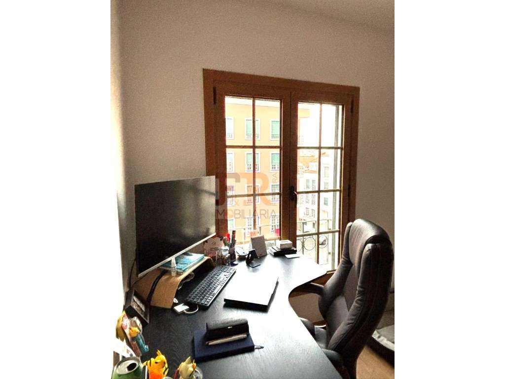 'Excelente' Apartamento T2 Moderno com Varanda ,Parqueamento Amadora-11