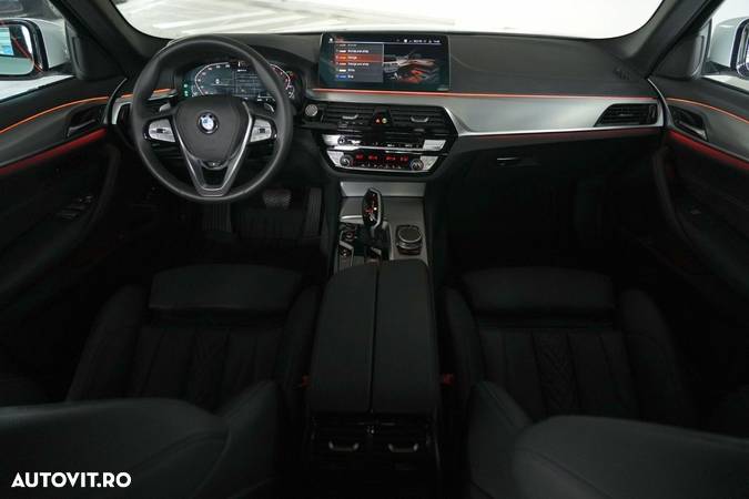 BMW Seria 5 530e xDrive - 16