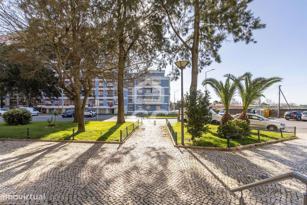 Apartamento T1 convertido em T2 com uma fantástica varanda, em Agualva - Grande imagem: 4/35