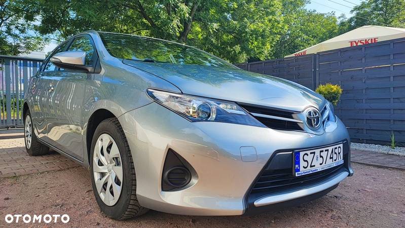 Toyota Auris 1.33 Dual-VVT-i - 14